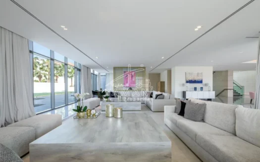 Crystal Lagoon view Corner Large Plot 8BR Contemporary