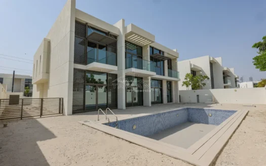 Brand New Prime Location Crystal Lagoon View